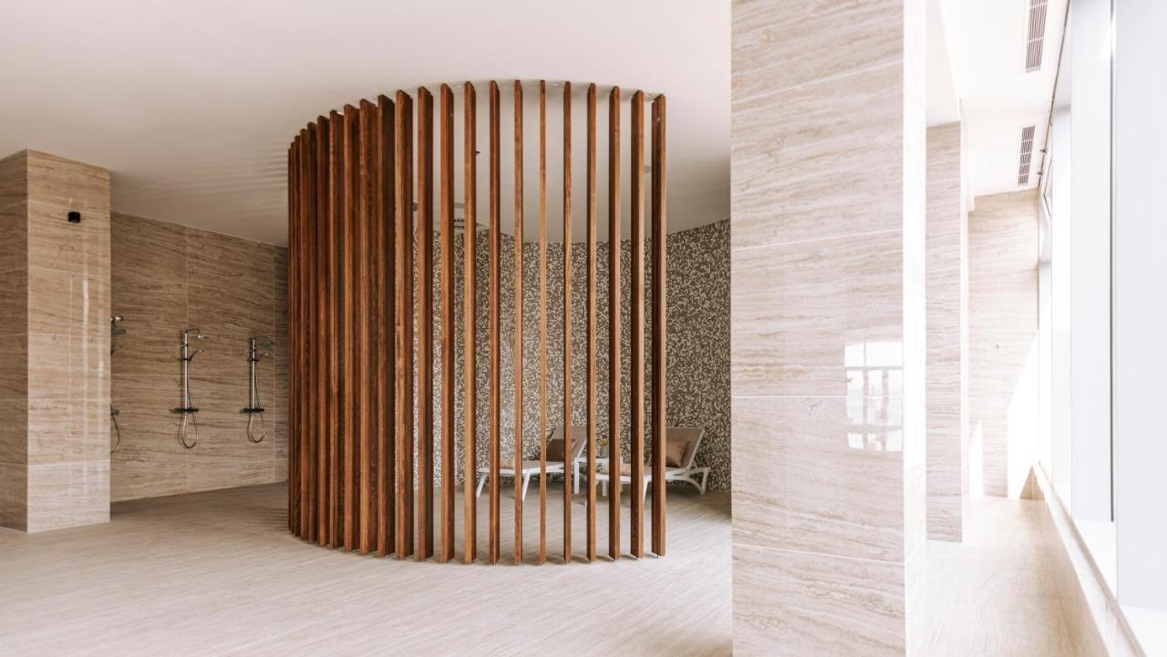 Hotel Miramare Crikvenica Bagian luar foto A shower enclosure