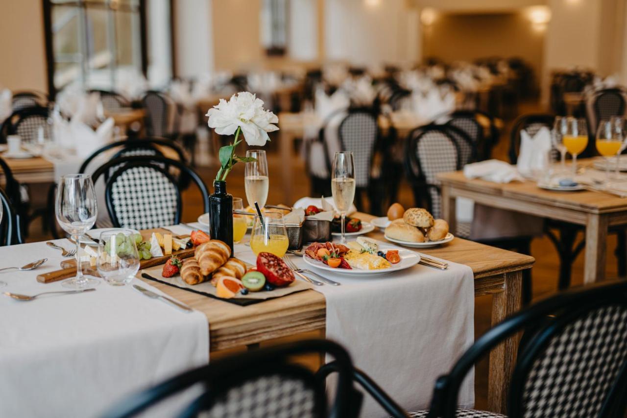 Hotel Miramare Crikvenica Bagian luar foto Restaurant