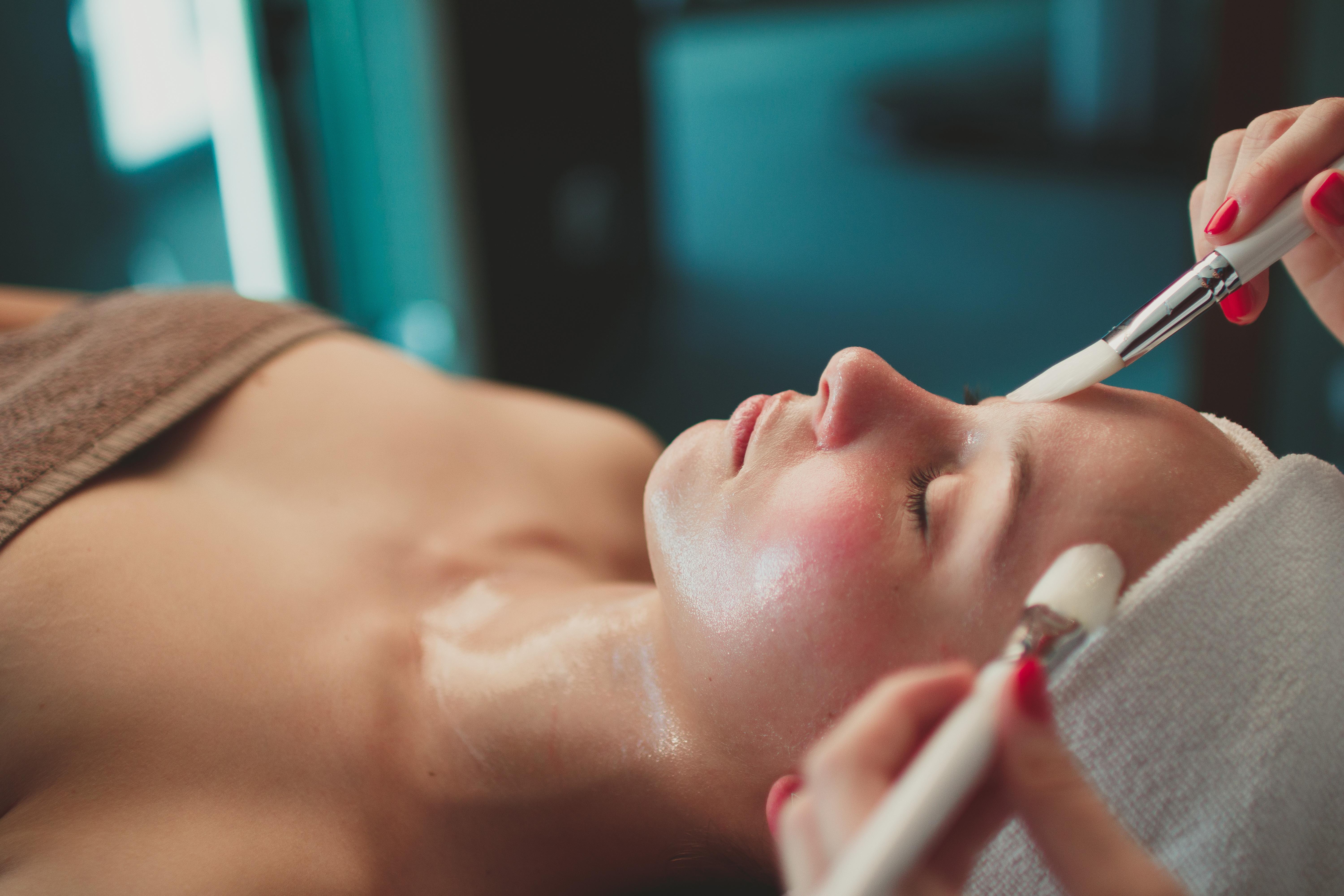 Hotel Miramare Crikvenica Bagian luar foto A woman receiving a facial