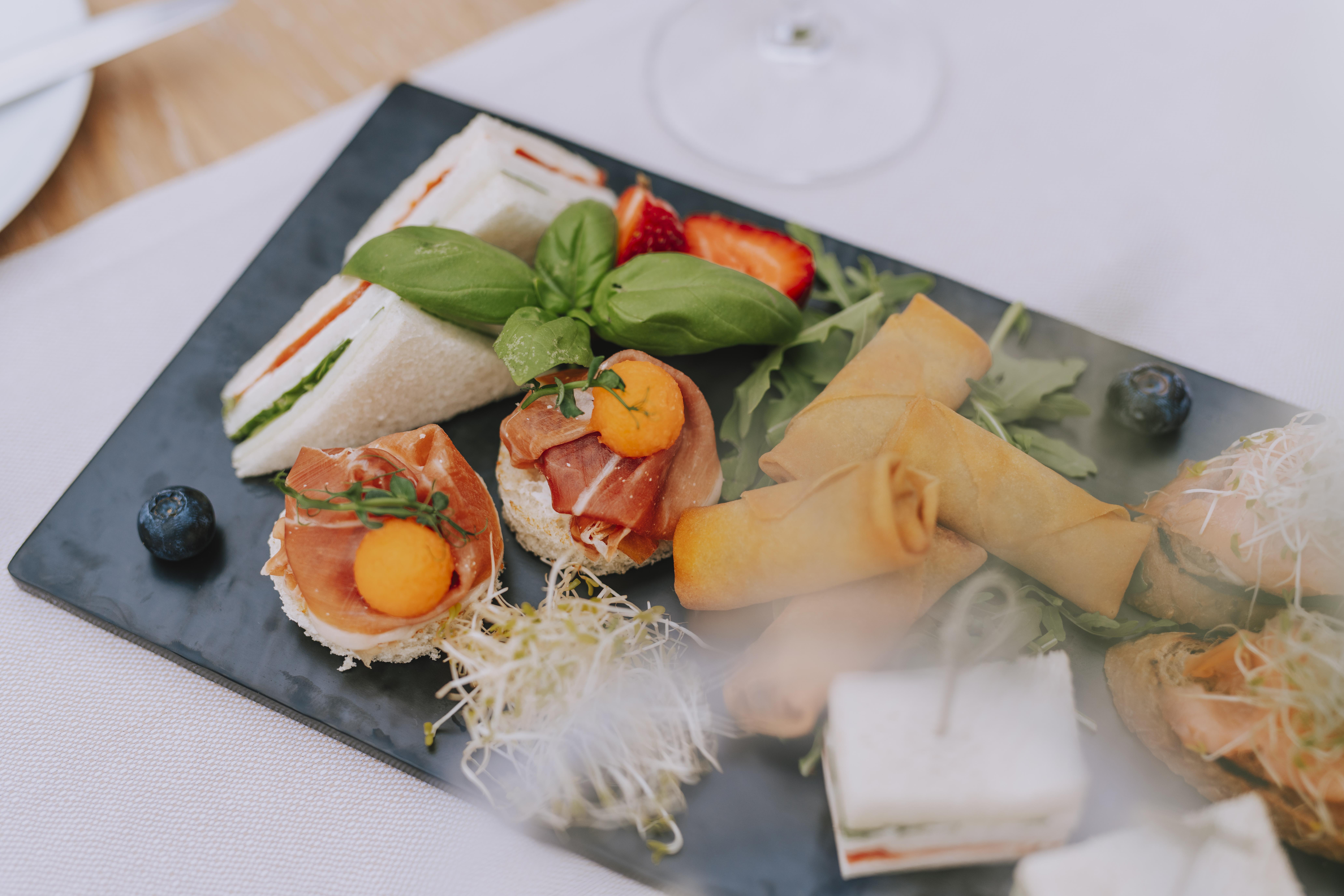 Hotel Miramare Crikvenica Bagian luar foto Finger food