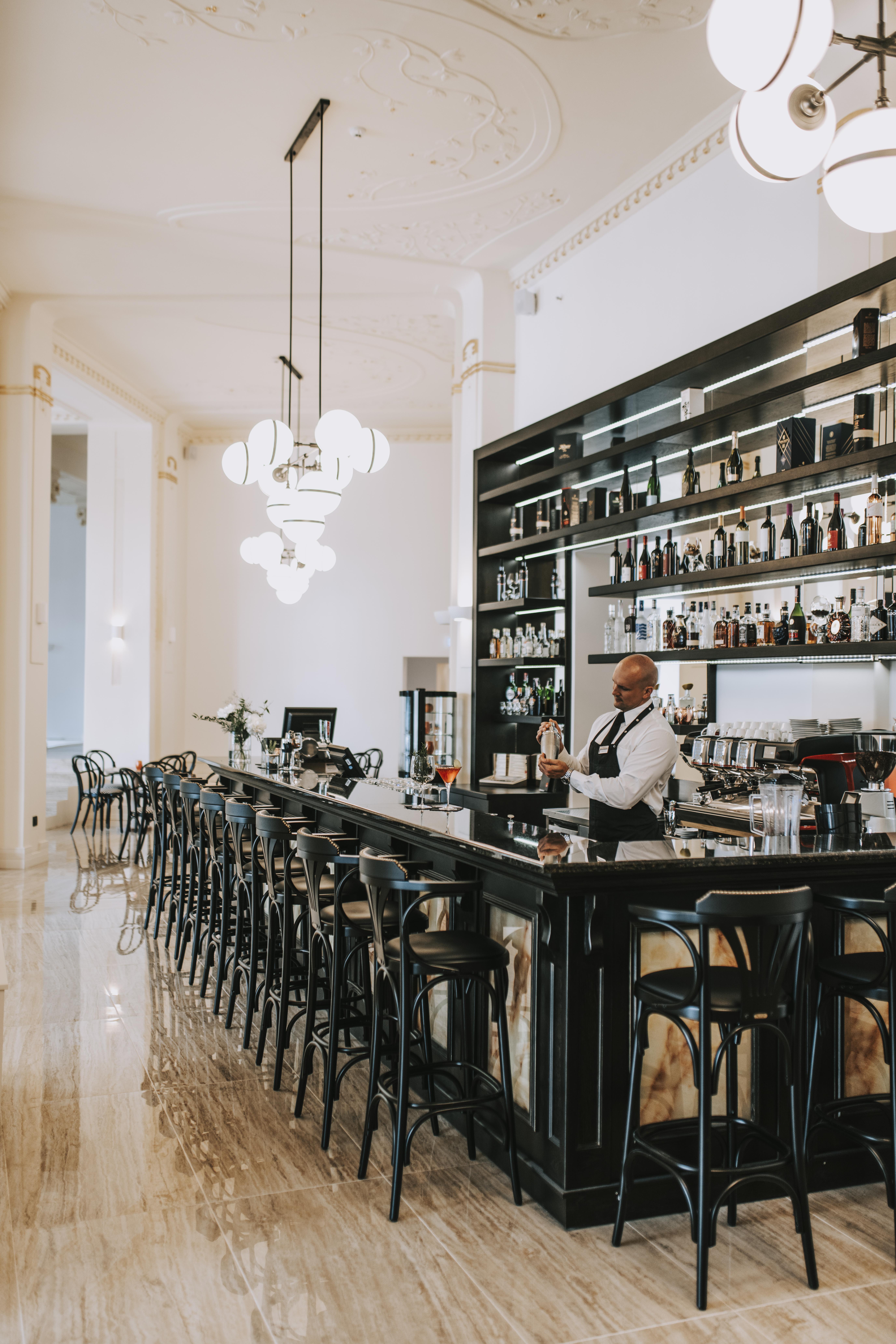 Hotel Miramare Crikvenica Bagian luar foto The bar at the hotel