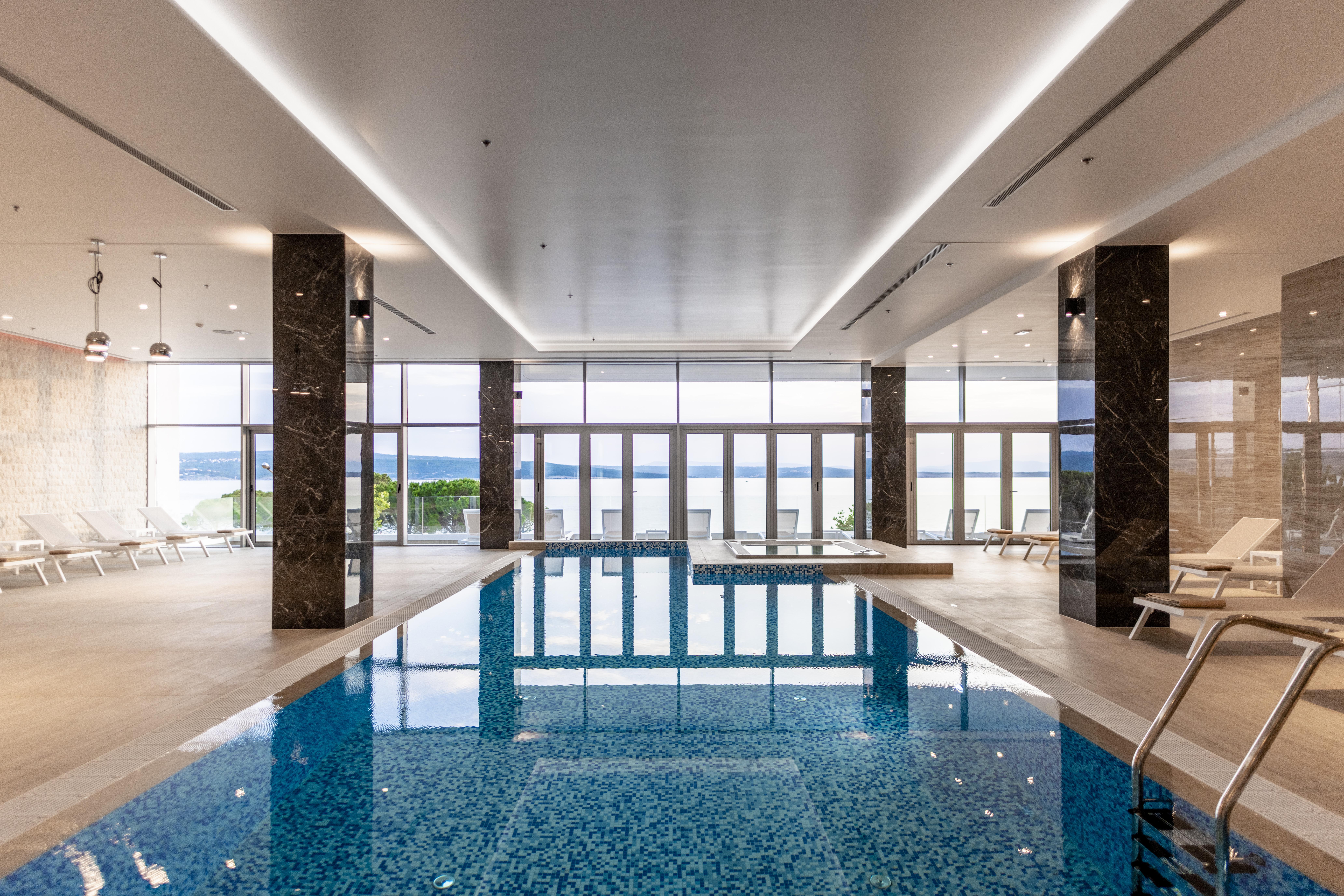 Hotel Miramare Crikvenica Bagian luar foto The swimming pool at the hotel